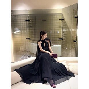 旅游穿搭法式性感黑色挂脖露背连衣裙女宴会礼服裙高级感度假长裙