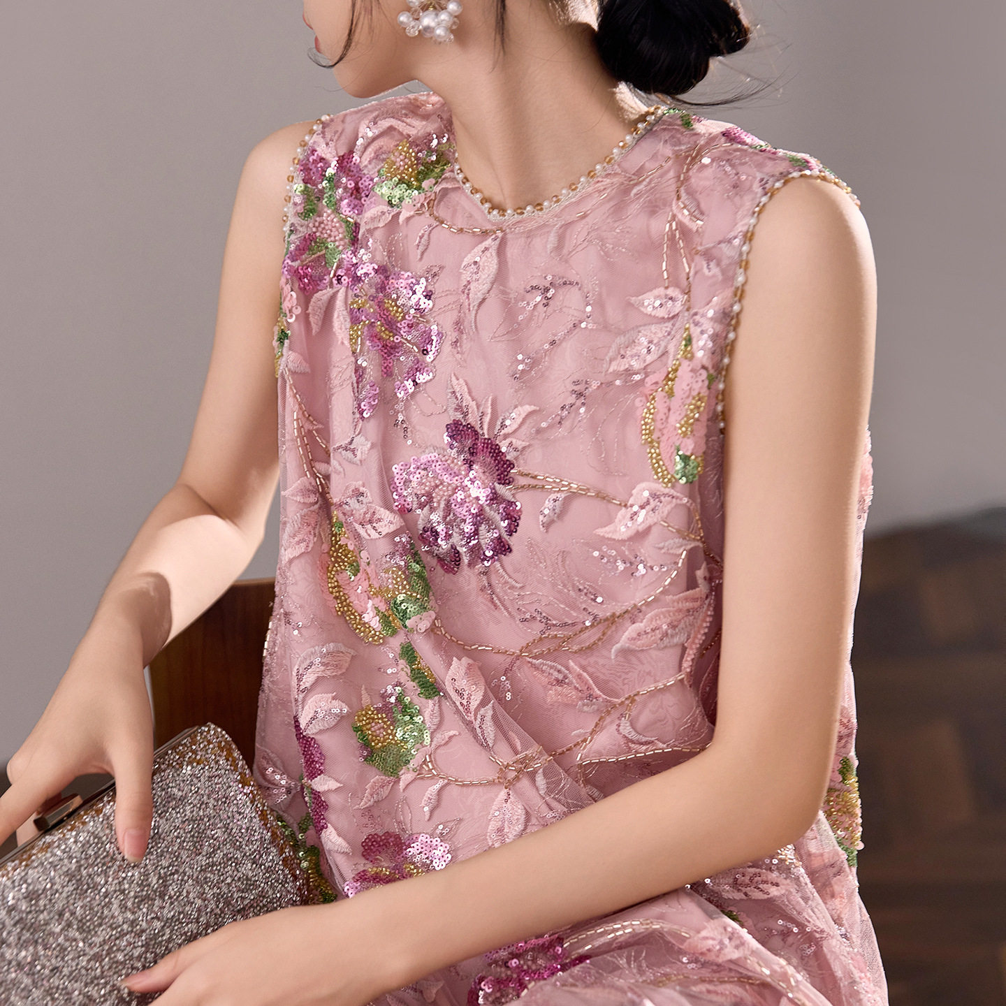 2026时尚亮片设计轻奢连衣裙女夏季高级提花刺绣无袖仙女裙 N3093