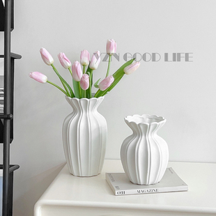 奶油风白色陶瓷花瓶矮胖收口设计简约现代客厅水养插花摆件高级感