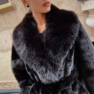 粉红大布娃娃黑色仿貂毛领仿皮草轻奢外套大衣女长款2025冬季新款