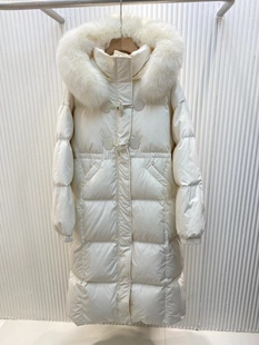 百田衣上长款牛角扣羽绒服女收腰显瘦真狐狸毛领白鸭绒连帽时尚爆