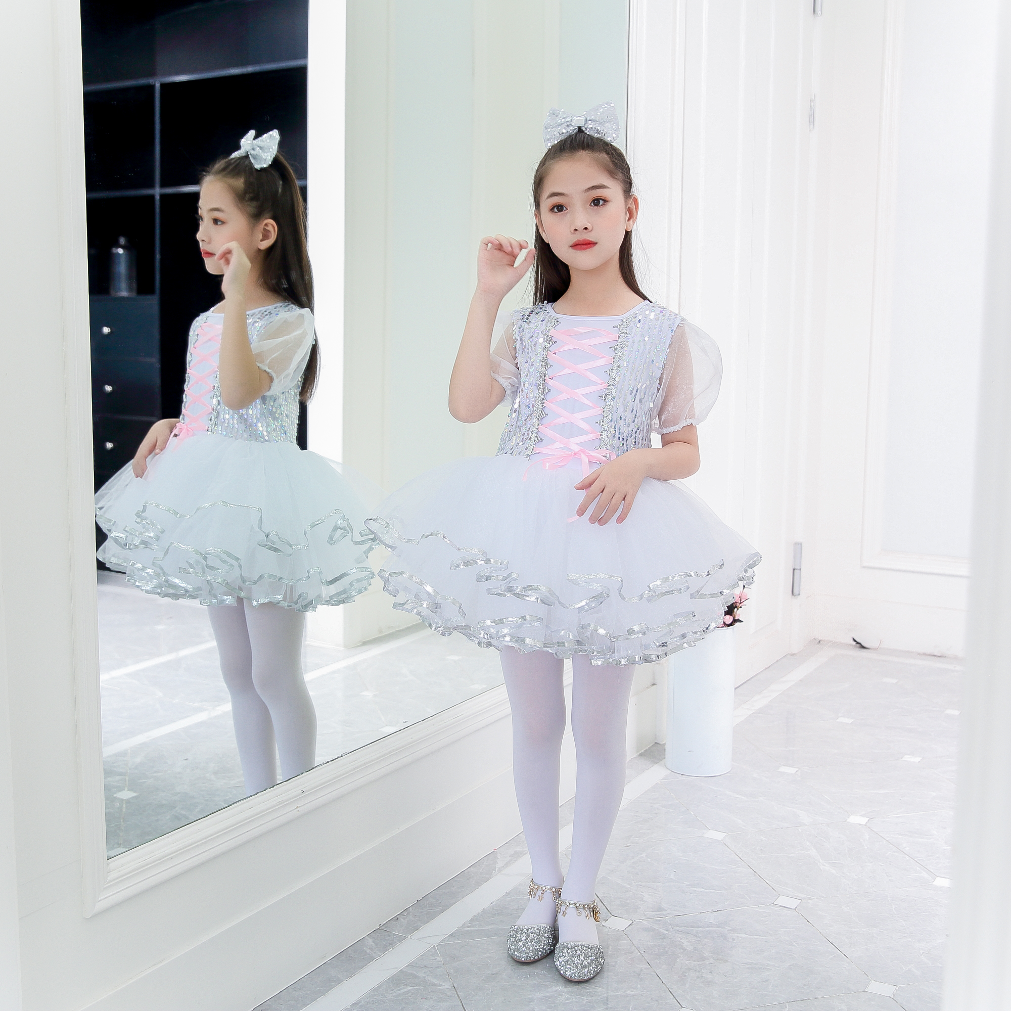 儿童舞蹈服蓬蓬连衣裙演出服幼儿园可爱白裙女童合唱服表演服亮片