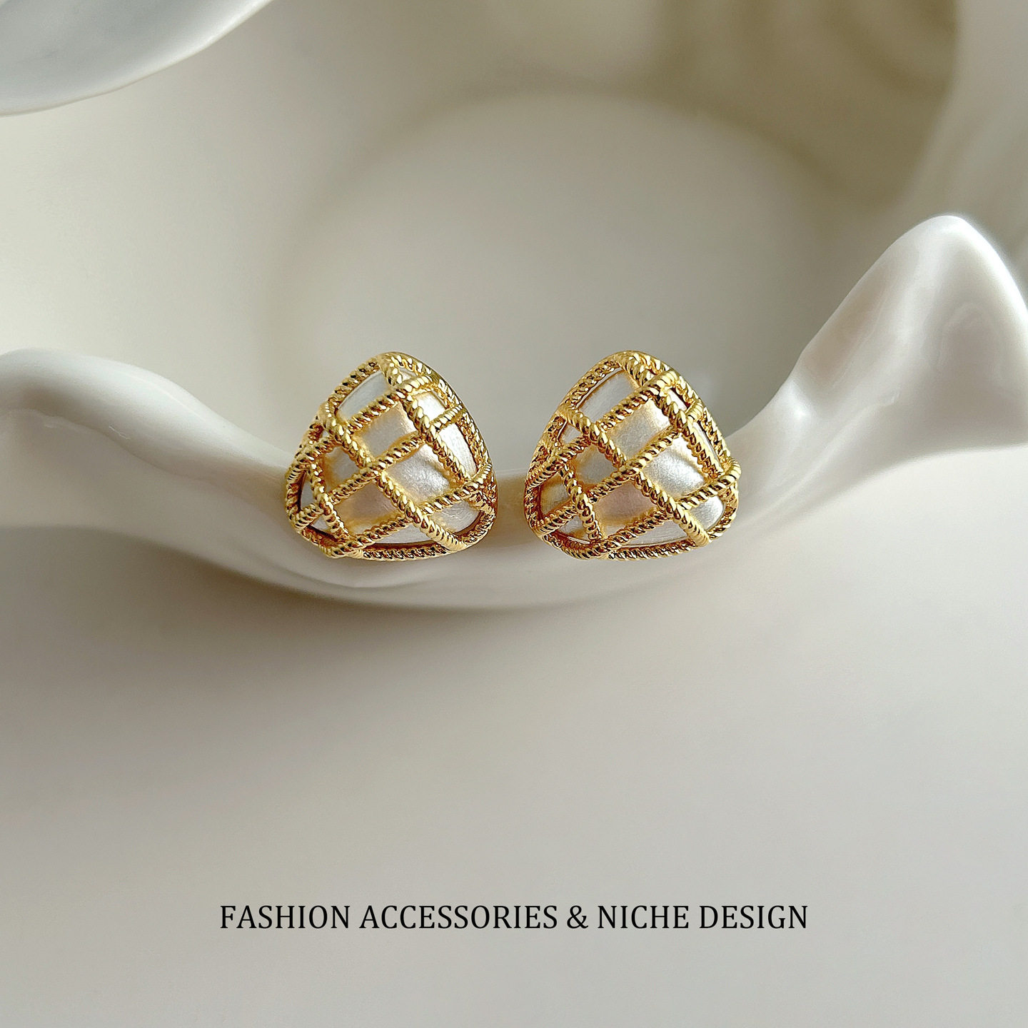 新款欧美时尚复古几何镂空网格耳环个性轻奢感编织耳钉耳饰女,饰品/流行首饰/时尚饰品新,耳环,淘宝优惠券,粉丝福利购,淘宝优惠卷