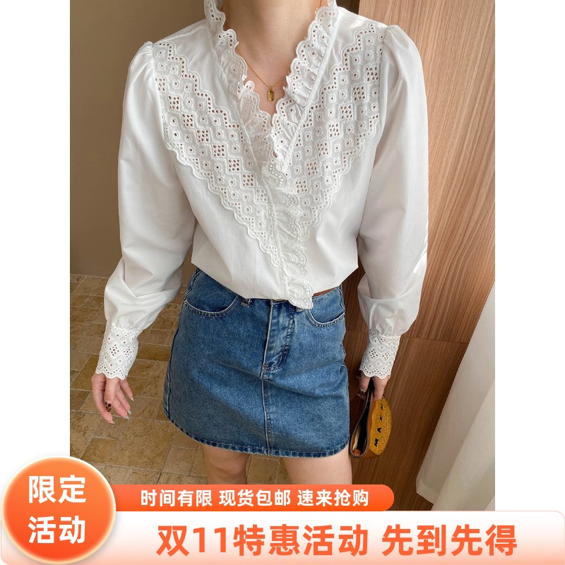 南法设计感新款上市腔调法式复古宫廷风镂空刺绣花边V领长袖衬衫