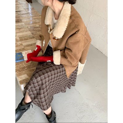 焦糖摩卡 复古翻领牛角扣仿皮毛一体外套 3538