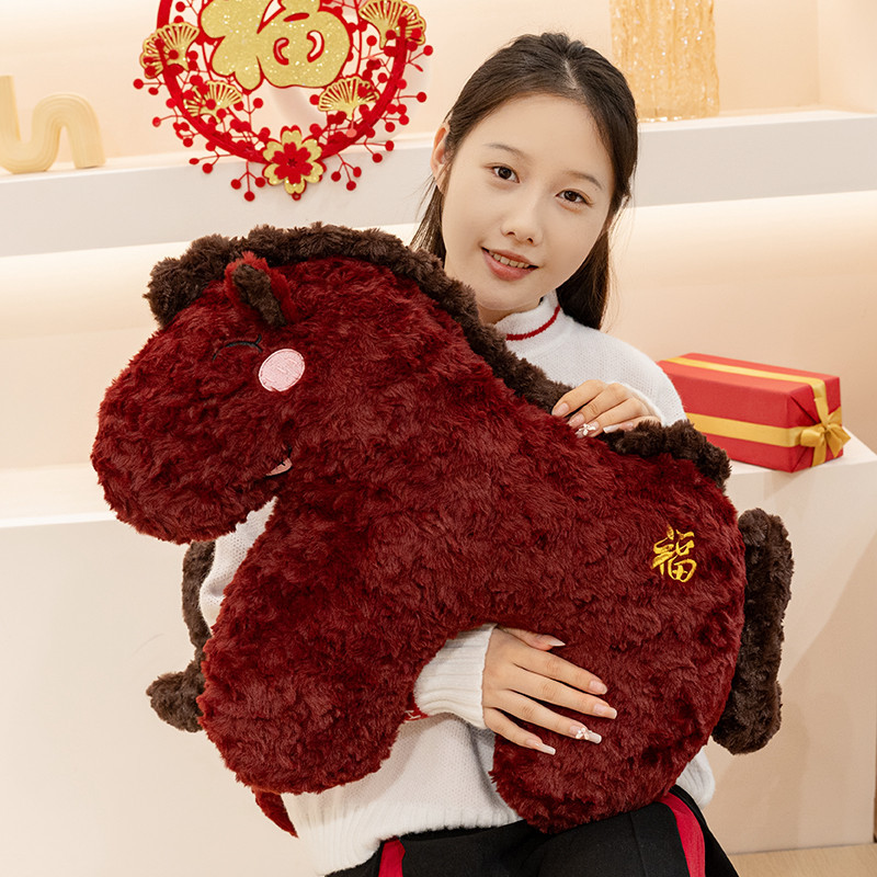 新年创意马年抱枕异形毛绒玩偶沙发客厅春节装饰摆件新年车载靠枕