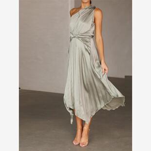 欧美气质酒会斜领单肩聚会连衣裙不规则无袖收腰百褶缎面长裙子女