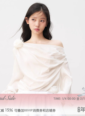 RECIT 白色醋酸缎面一字领斜肩上衣女冬季立体玫瑰荡领长袖打底衫