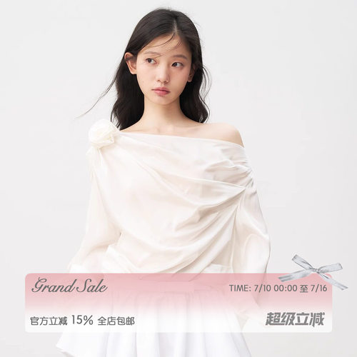 RECIT白色缎面斜肩立体玫瑰上衣