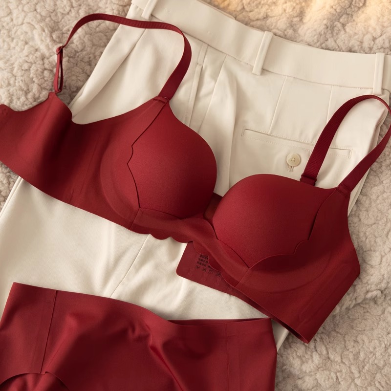 2024秋冬本命年红色小胸聚拢内衣女提拉防下垂胸罩无钢圈文胸套装