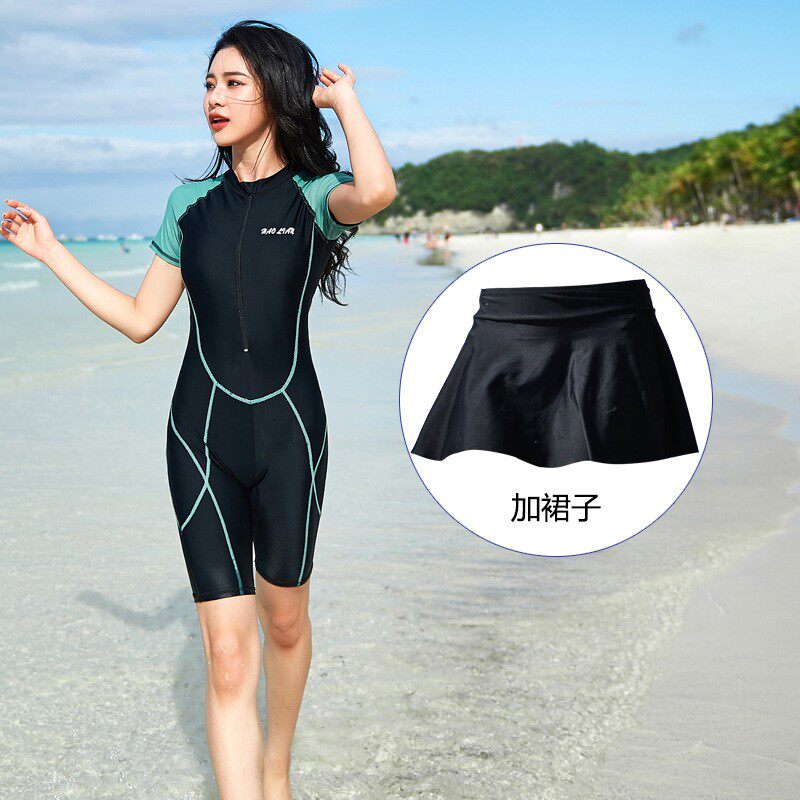 新款女连体专业显瘦防晒游泳衣高中学生训练保守女大童速干带胸垫