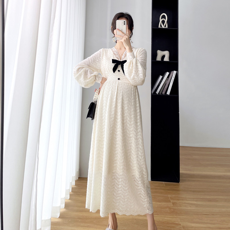 孕妇装2023新款法式时尚气质V领长袖蕾丝蝴蝶结连衣裙秋季中长款