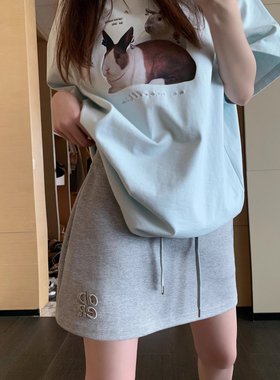 灰色孕妇刺绣字母包臀短裙夏季2025新款小个子A字孕期托腹半身裙