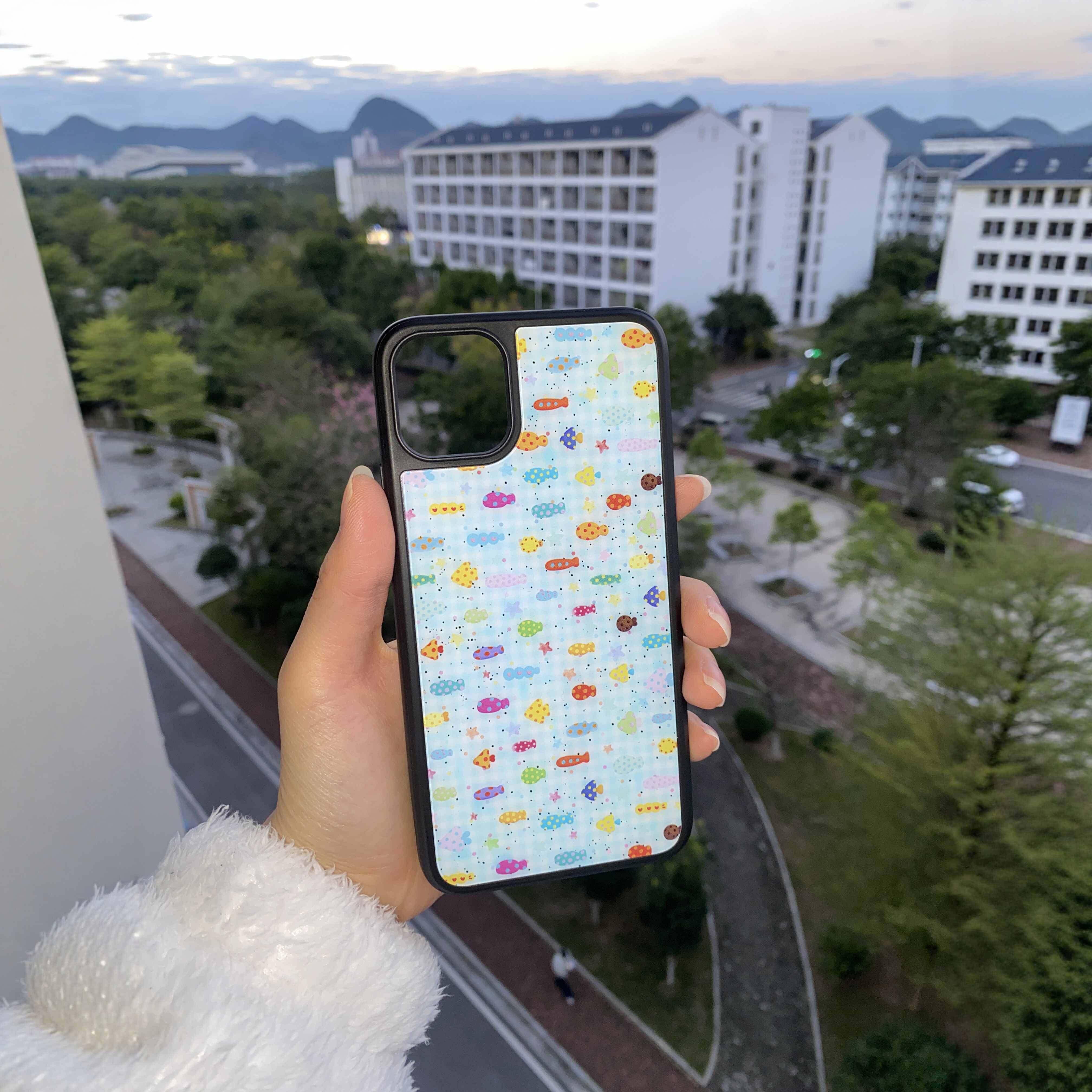 BP啵点小鱼手机壳fish适用苹果iPhone17/16/15/14/13/12/Pro/Max碳纤硬壳全包保护套防摔磁吸个性时尚