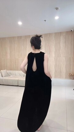JW进口真丝丝绒无袖后背设计减龄简约大方优雅女人味连衣裙