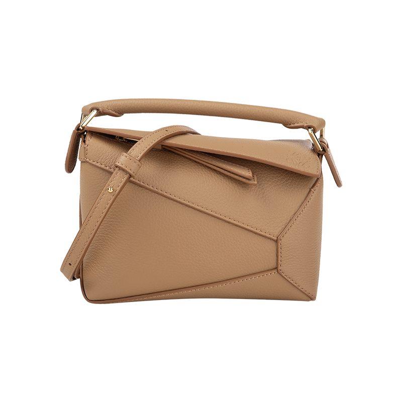 LOEWE/罗意威浮雕字谜休闲手提包