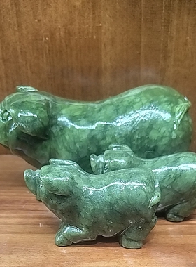 天然玉石摆件生肖猪原石动物工艺品纯手工雕刻件