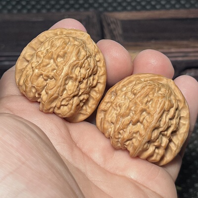 白狮子三角白38/37/35全品狮子头文玩核桃一物一图