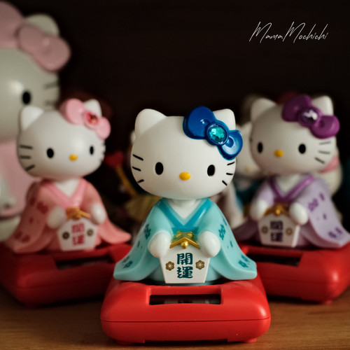中古KT太阳能摇头公仔摆件