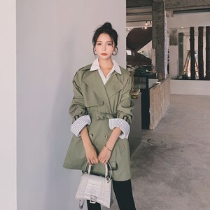现货主推数据很好2023春装短款风衣 077-2137-P130控价188图片