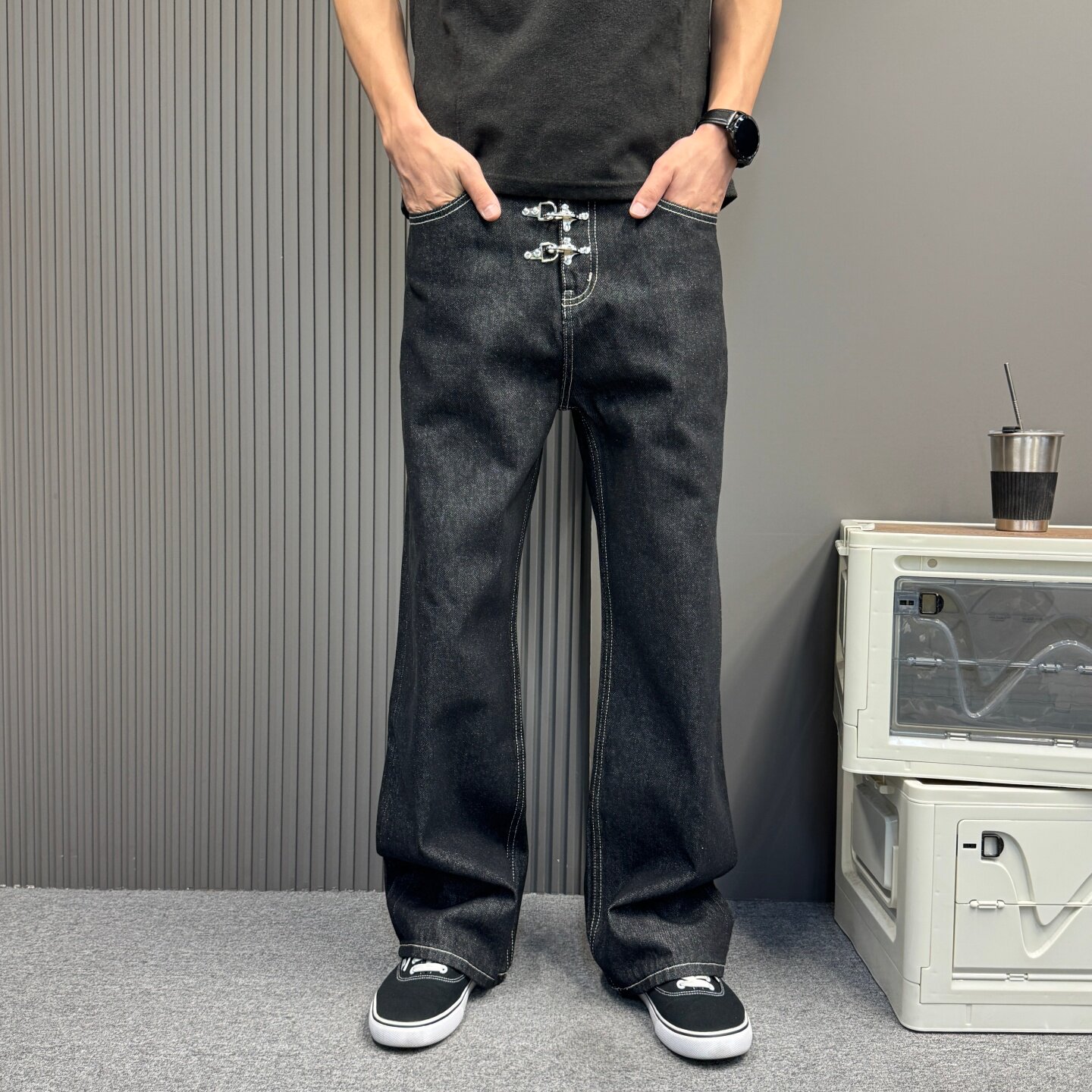 男士黑灰原色微喇牛仔长裤小众金属扣设计撞线宽松阔脚痞帅直筒裤