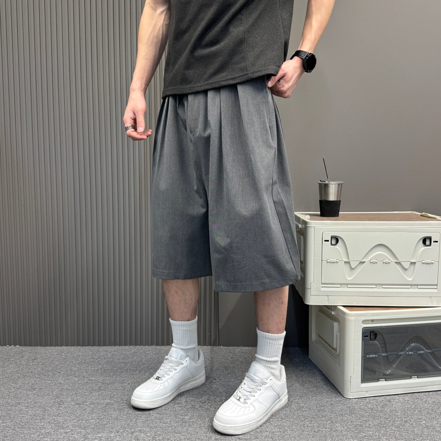 男2026极简老钱风潮流复古多褶宽松廓形垂感透气西裤短裤男女同款