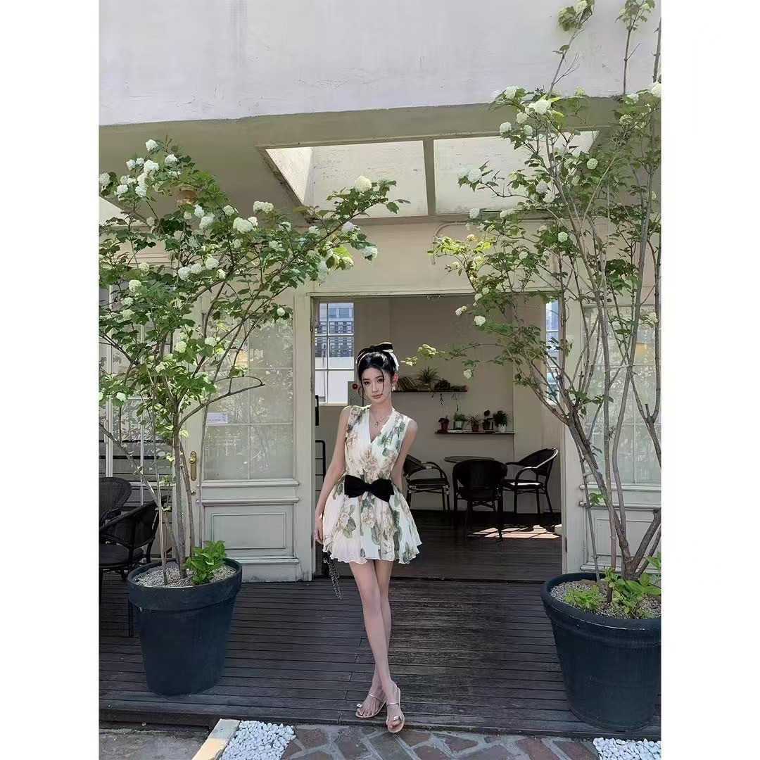 新款无袖雪纺连衣裙蝴蝶结女2025年夏日千金碎花掐腰裙V领背心裙