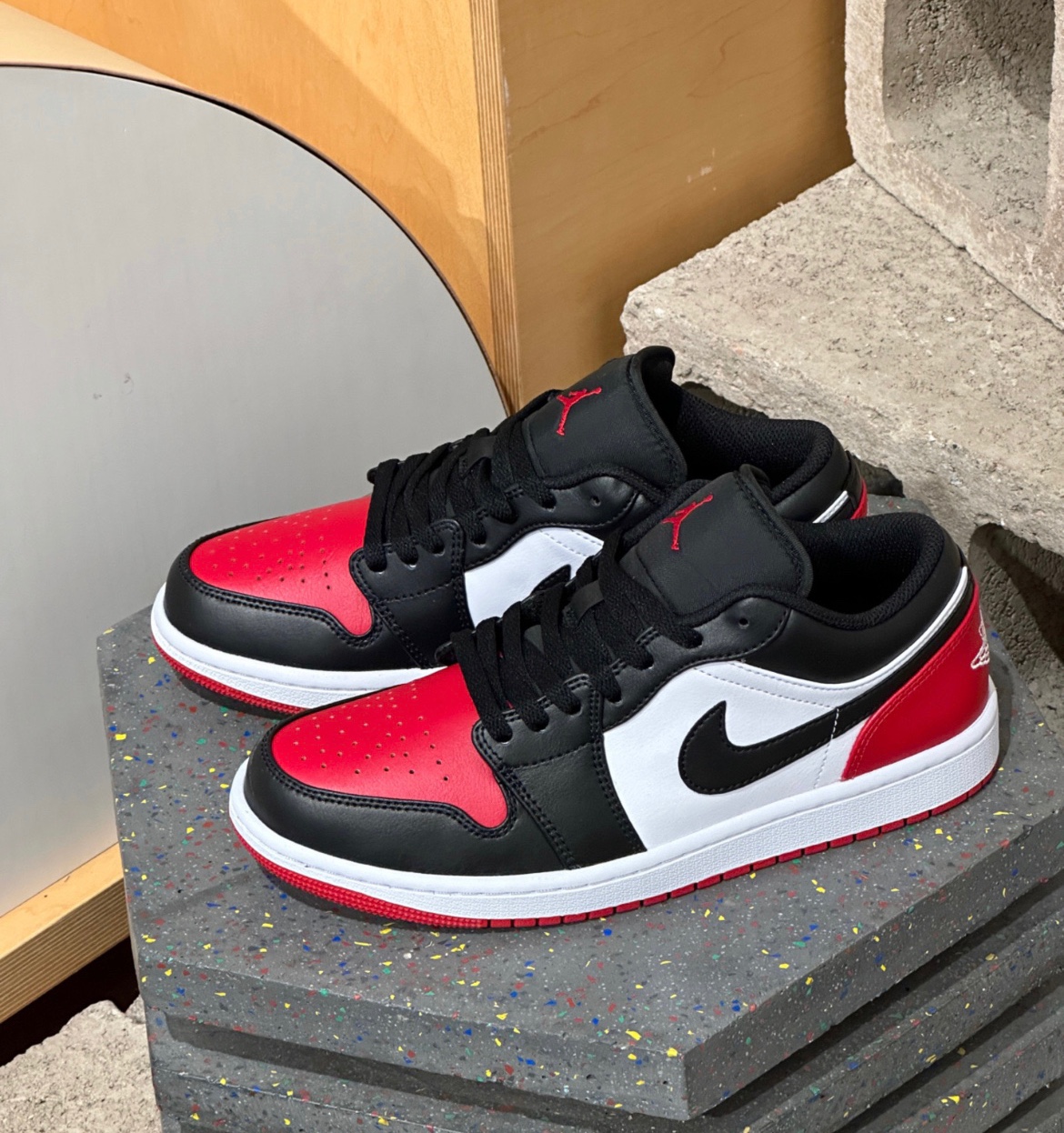 JORDANAJ1黑红低帮男子篮球鞋