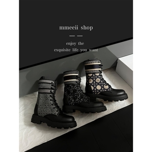 节 季 D家藤格纹刺绣绑带马丁靴女拼色字母中筒靴 穿靴子 MMEEII