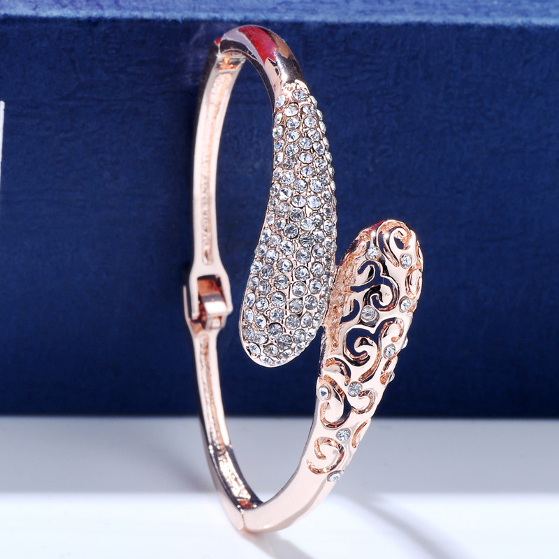 新款韩版简约时尚手镯女合金镶钻镀金开口手环饰品潮首饰韩版手镯在类目 饰品/流行首饰/时尚饰品新, 手镯中 - 来自Buy2taobao.com提供专业的淘宝代购服务