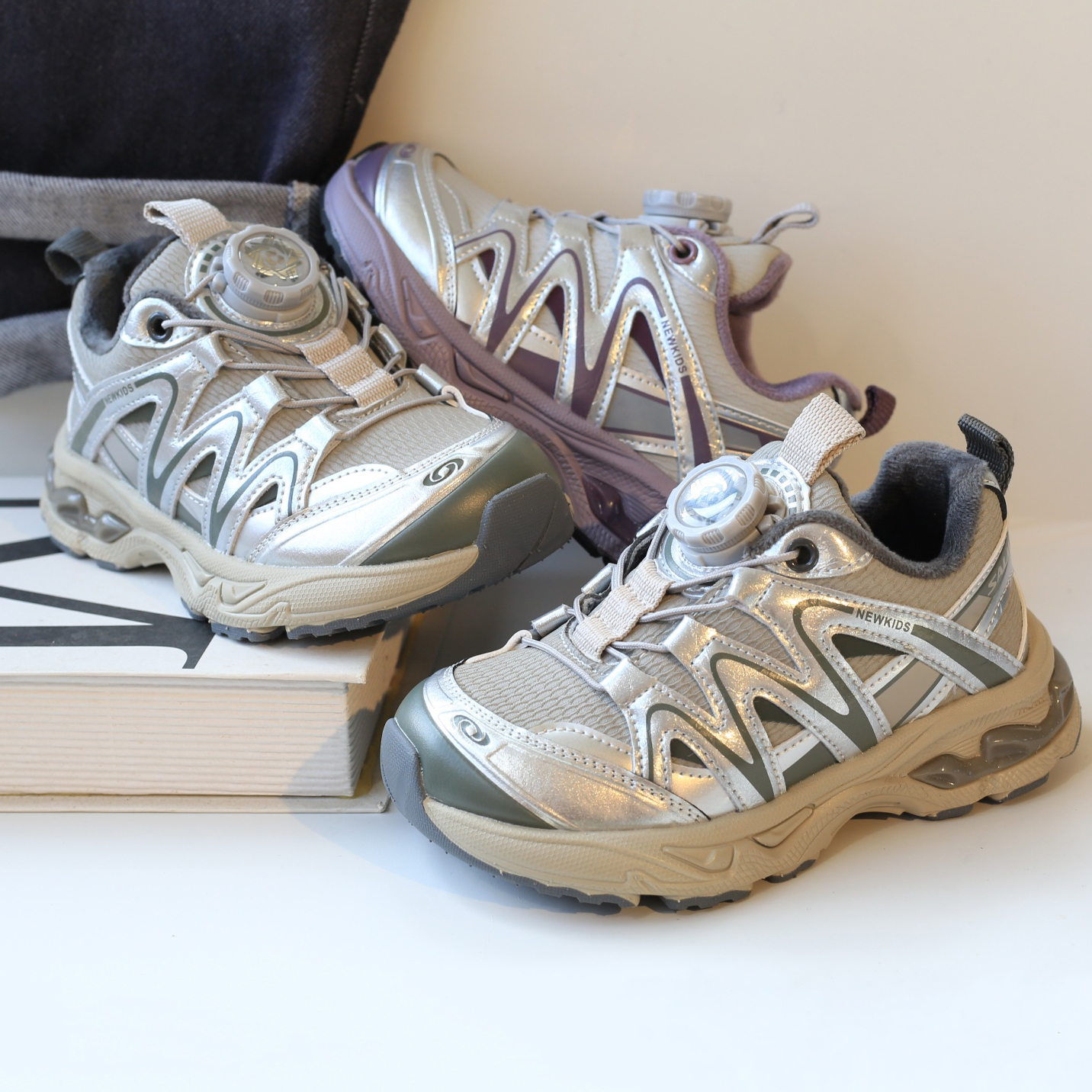 加绒童鞋儿童板鞋男童鞋子旋转扭扭鞋女童二棉运动鞋户外登山鞋