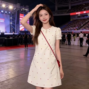 小众设计感气质百搭波点短袖连衣裙夏季新款减龄收腰短裙女装
