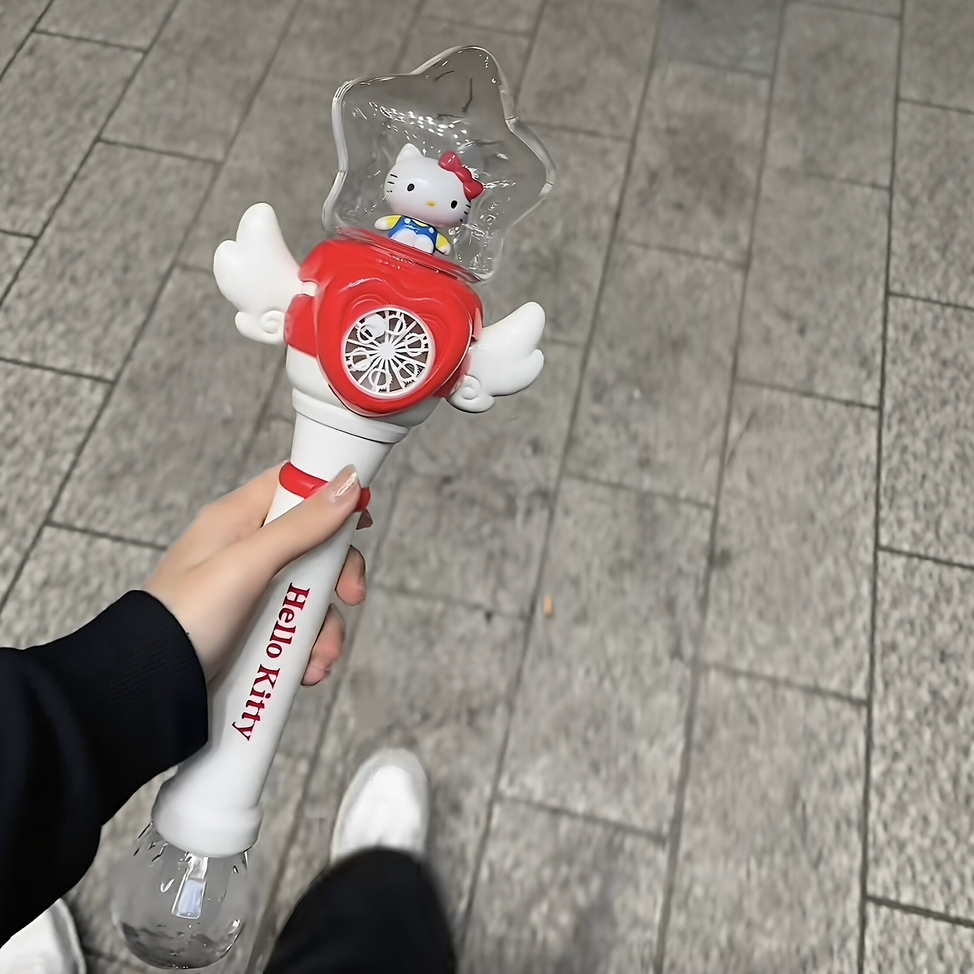 可爱凯蒂猫魔法棒泡泡机2026年新款手持全自动充电款玩具吹泡泡枪