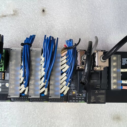欧姆龙PLC模块一套,包含PA205R电源模块、CJ2M-C ~议价