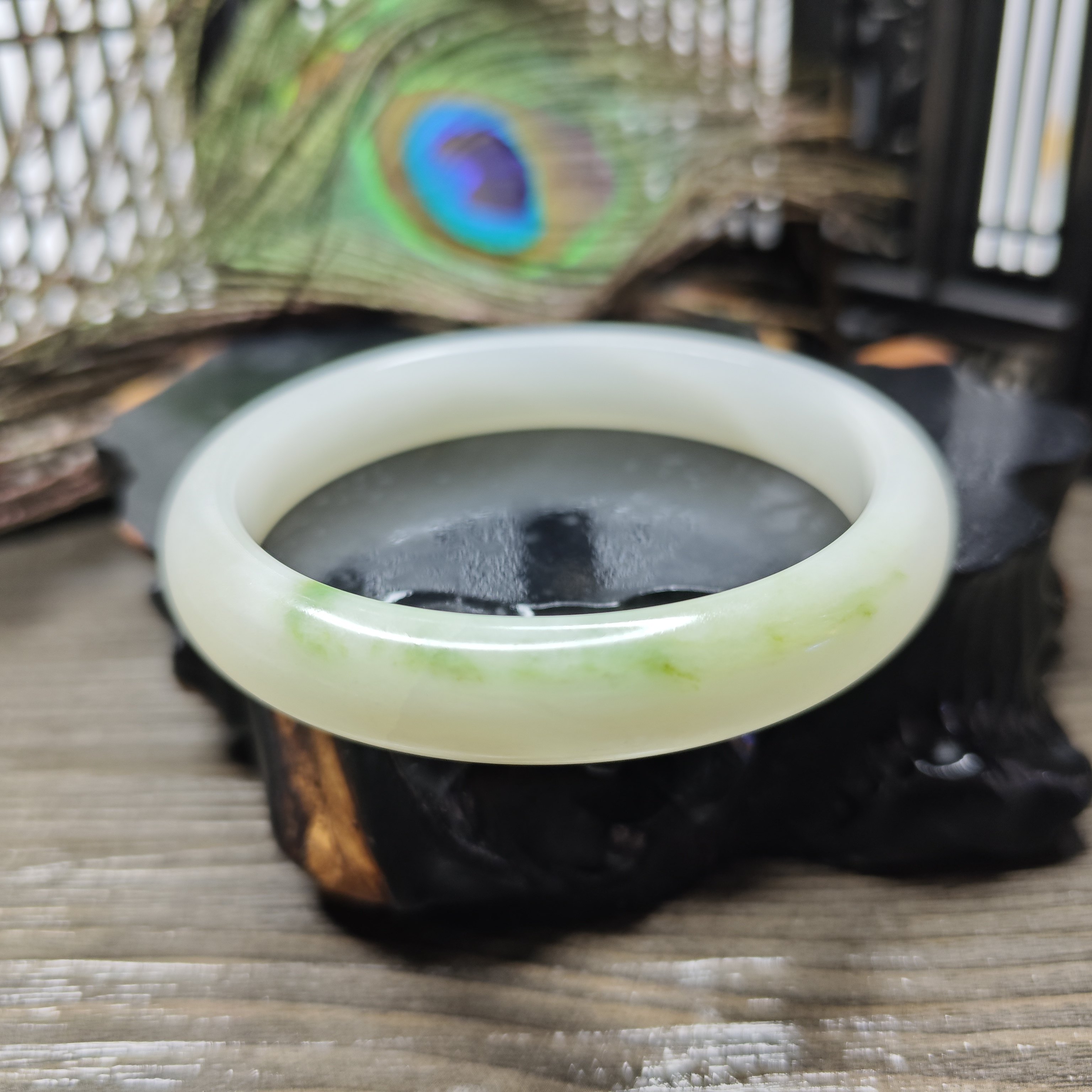 特惠天然南阳独玉老坑冰白透水飘绿玉石玉器女手镯内径60mm