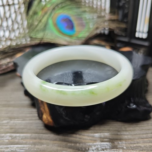 特惠天然南阳独玉老坑冰白透水飘绿玉石玉器女手镯内径60mm