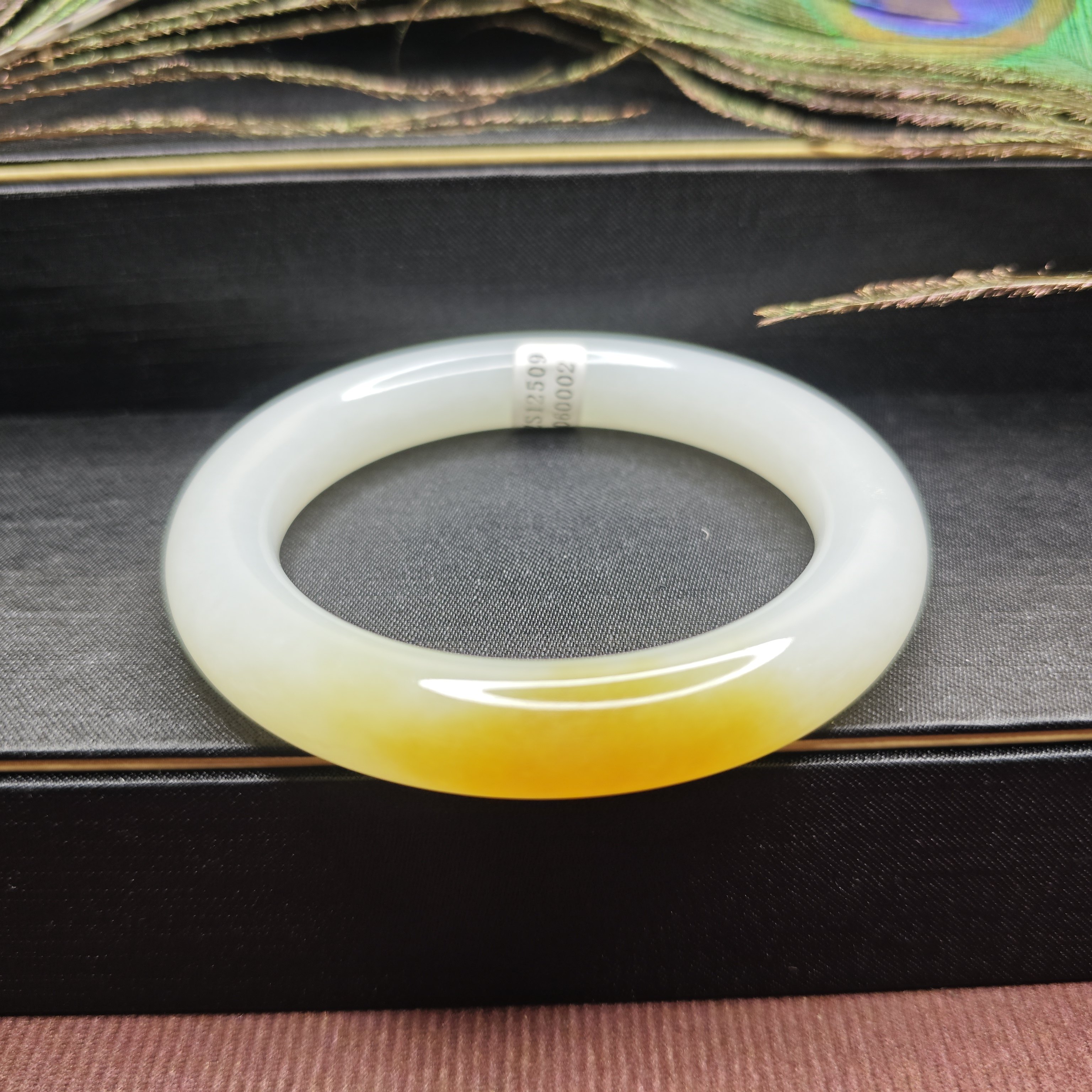 收藏级天然新疆羊脂白玉玉石手镯女款一口糖泥鳅背糖高端美人玉石
