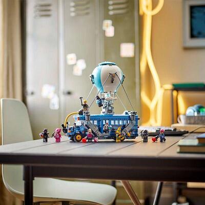 我的世界积木堡垒之夜战斗巴士