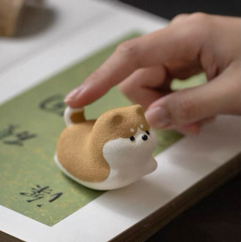 小飞柴正版原创爆款紫砂小柴犬茶宠自明陶瓷手作桌面摆件茶玩礼物