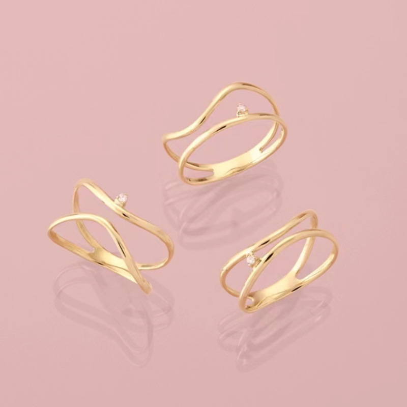 日韩时尚新款小众设计双侧曲线镶细钻戒指钛钢镀18k金指环食指女