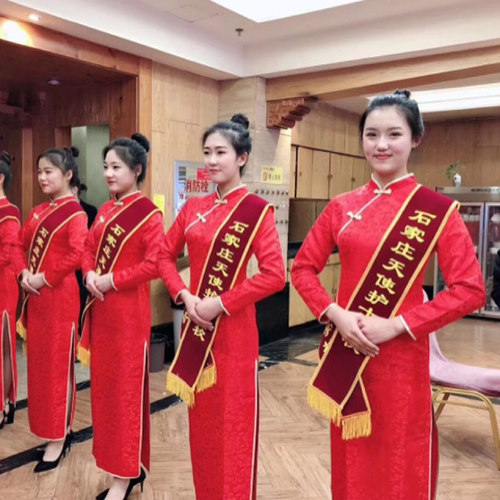迎宾走秀旗袍学生演出服礼仪小姐