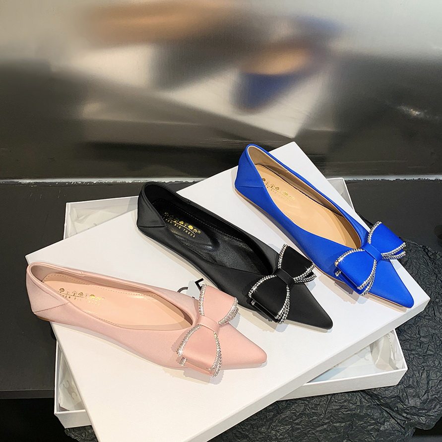 水钻蝴蝶结平底单鞋女2025年新款绸缎性感尖头瓢鞋黑色职业工作鞋