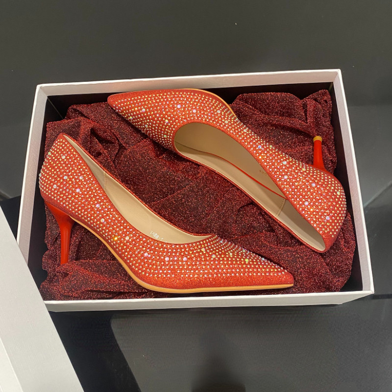 红色婚鞋女2026新款宴会礼服秀禾新娘鞋亮片尖头细跟水钻高跟单鞋