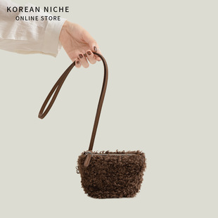 韩版小众设计羊羔毛迷你零钱包女2025冬季新款个性百搭口红耳机包
