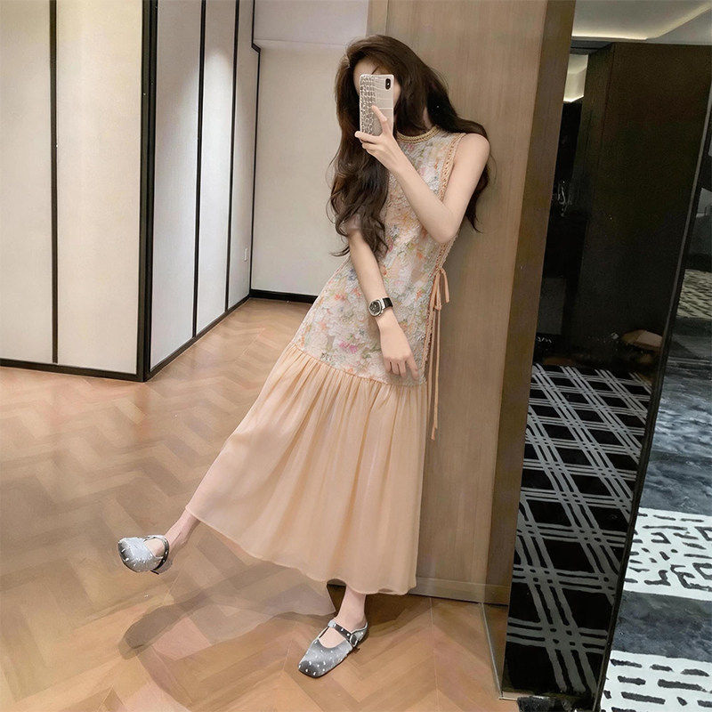 气质粉色无袖碎花连衣裙女26夏季新款韩系独特小个子巨好看长裙子