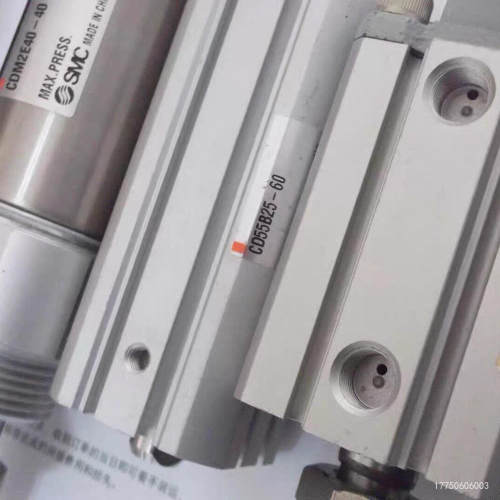 实拍气缸CDM2E40-40 CDQ2D32-
