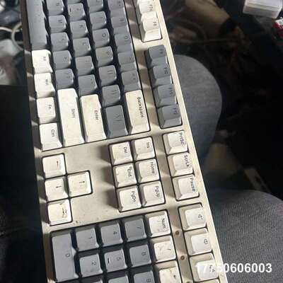 Ikbc+w210樱桃轴无线红轴键盘，108键。功能全好。