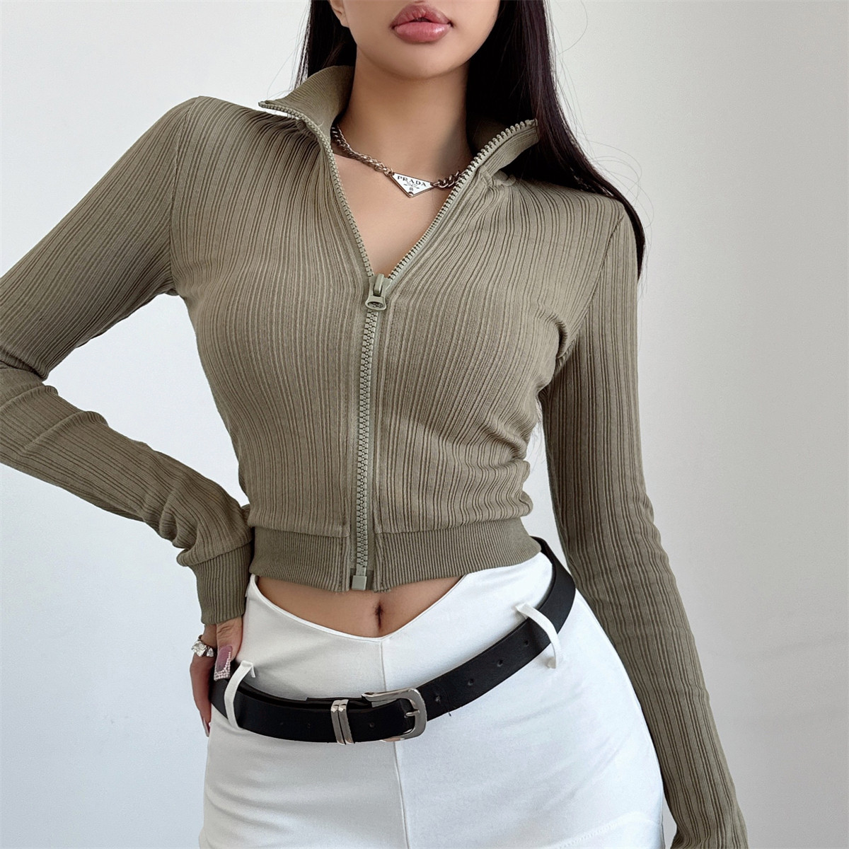 liviahome 紧身坑条拉链立领休闲上衣女秋冬新款修身正肩针织衫