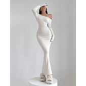 liviahome 卡戴珊一字肩磨毛连衣裙女2025秋冬修身 辣妹包臀长裙