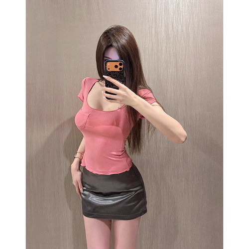 极简U领短袖口袋显瘦T恤女
